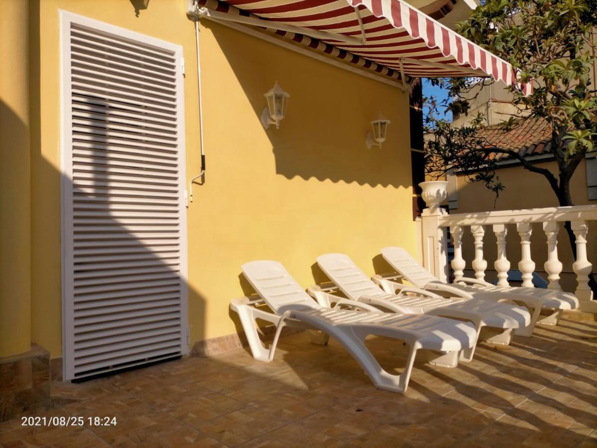 Casa Flores Del Mediterraneo Badalona Dış mekan fotoğraf