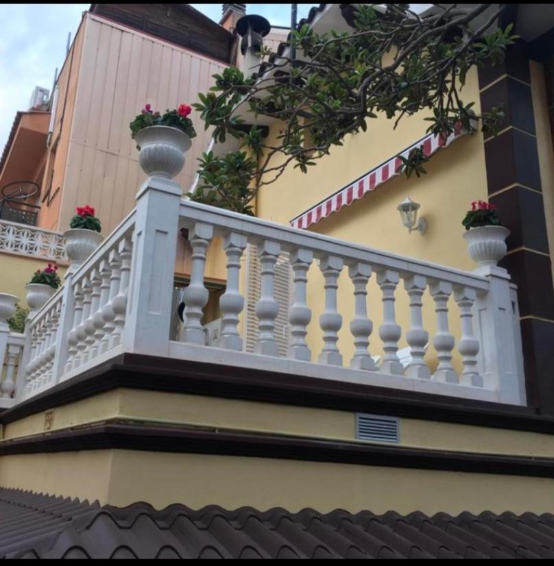 Casa Flores Del Mediterraneo Badalona Dış mekan fotoğraf