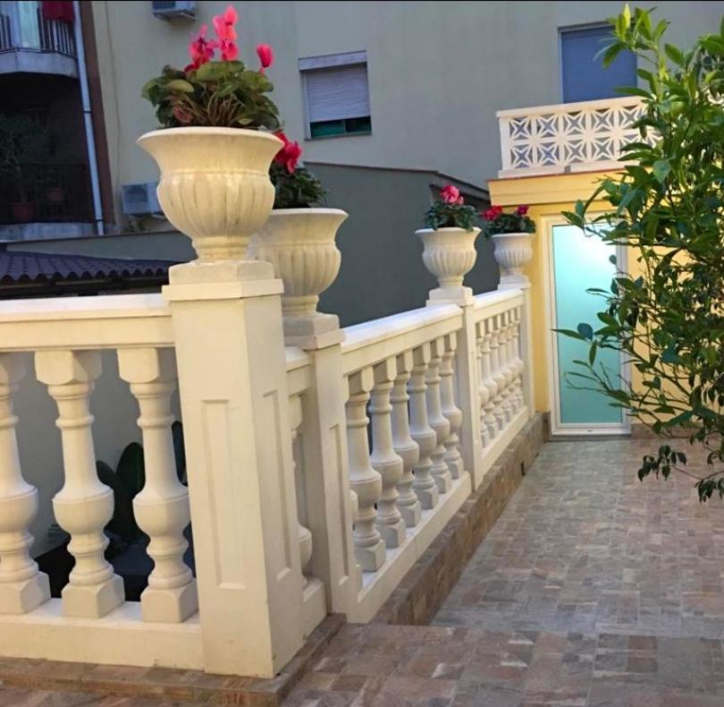 Casa Flores Del Mediterraneo Badalona Dış mekan fotoğraf